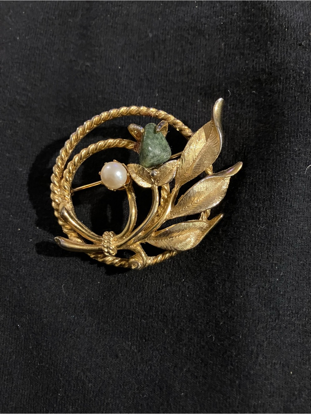 Sarah Coventry Gold-Tone Leaf Brooch with Green Cabochon and Pearl